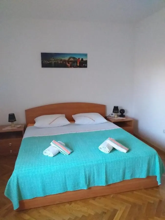 Ferienwohnung Lori Pula Apartment