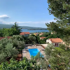 https://chateau-lili-apartments.primorje-gorskikotar.com
