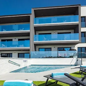  Apartment Ps