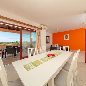  Apartment Lili